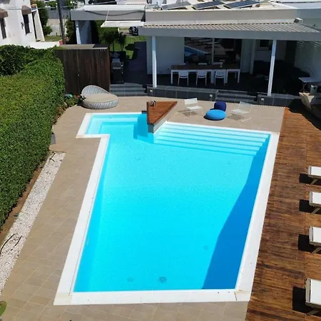 Luxury Design Pool And Solarium