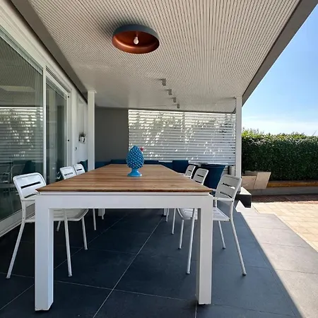 Luxury Design Pool And Solarium *